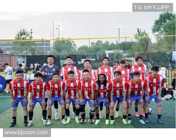 武汉足球队团队协作的力量与精神探讨 武汉足球队团队协作的力量与精神探讨